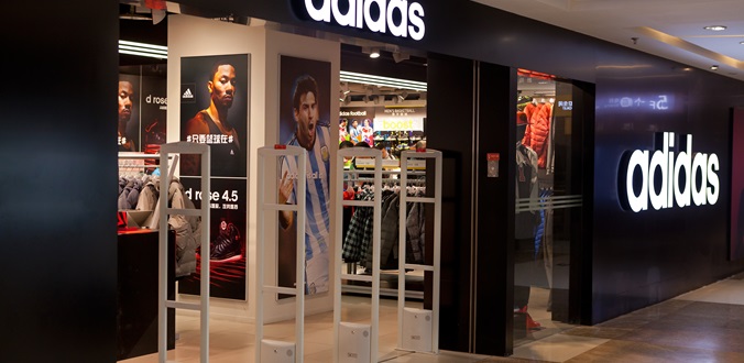 adidas dizengoff center